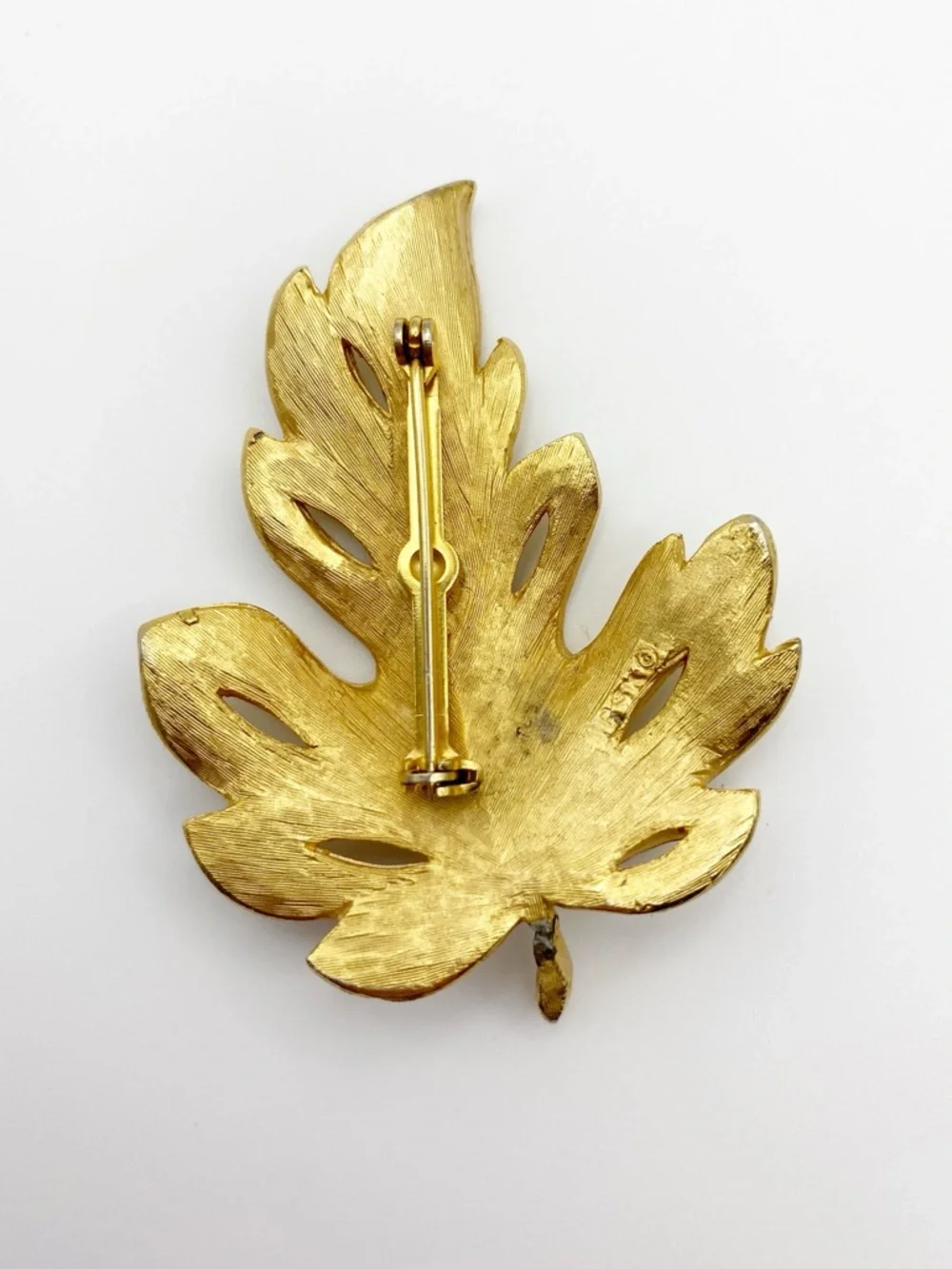 Vintage Gold Leaf Brooch Pin